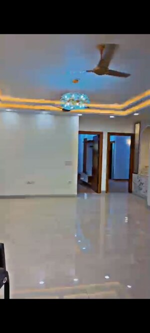 Room in 3 BHK Builder Floor at Vipul World Floors, Sector 48 – for Rent
