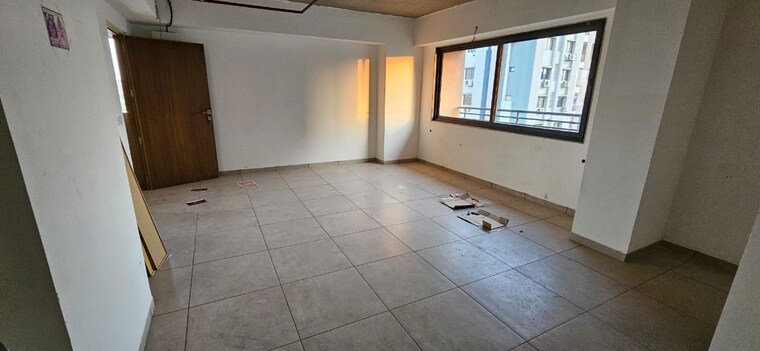 Room, ambawadi Commercial Office Space 661 Sq.Ft. In Ambawadi Ahmedabad 10136508