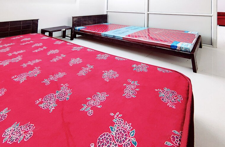 Bedroom, mseb colony Pg For Boys In Mseb Colony 10136385
