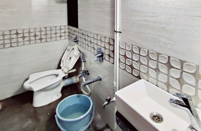 Bathroom, mseb colony Pg For Boys In Mseb Colony 10136385