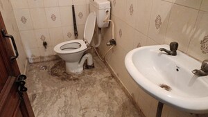 Bathroom in 2 BHK Builder Floor at Vaishali Sector 4 – for Rent