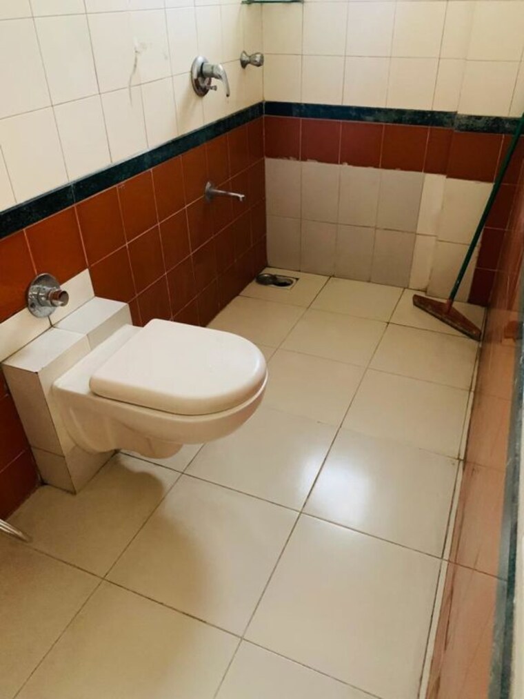 Bathroom, jolly-apartments-chembur 2 Bedroom 730 Sq.Ft. Apartment In Chembur Mumbai 10136546