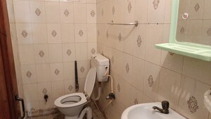 Master Bedroom in 2 BHK Builder Floor at Vaishali Sector 4 – for Rent