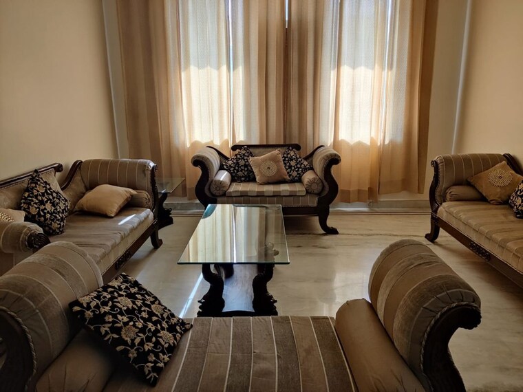 Living Room, kirti nagar 3 Bedroom 150 Sq.Yd. Builder Floor In Kirti Nagar Delhi 10136703
