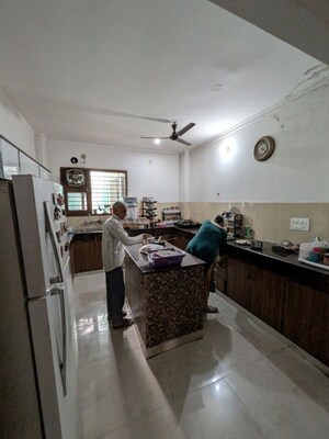 Living Room in 2 BHK Builder Floor at Sector 52 – for Rent