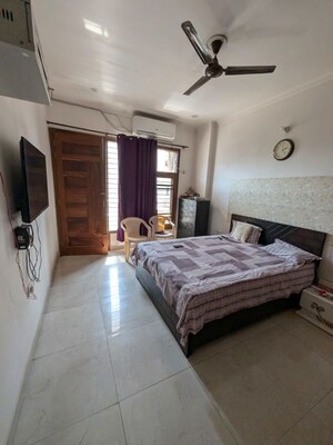Bedroom in 2 BHK Builder Floor at Sector 52 – for Rent