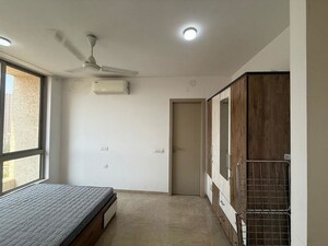 Room in 1 BHK Apartment at Hiranandani Obelia The Walk, Ghodbunder Road – for Rent