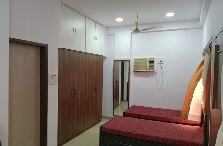 Room, khar east Pg For Boys In Khar East 10136722