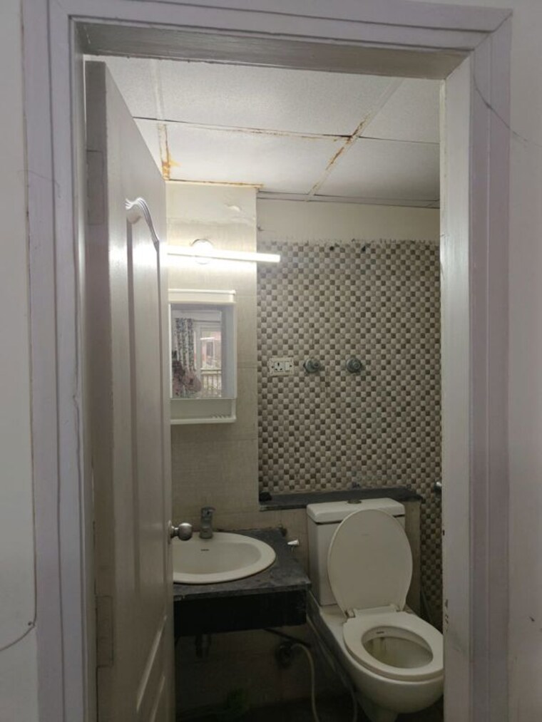 Bathroom, shri-radha-sky-gardens 3 Bedroom 1465 Sq.Ft. Apartment In Sector 16b Greater Noida Greater Noida 10136858