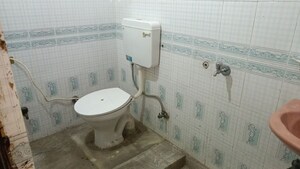 Bathroom in 1 BHK Builder Floor at Vaishali Sector 5 – for Rent