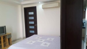 Room in 2 BHK Builder Floor at Sector 38 – for Rent