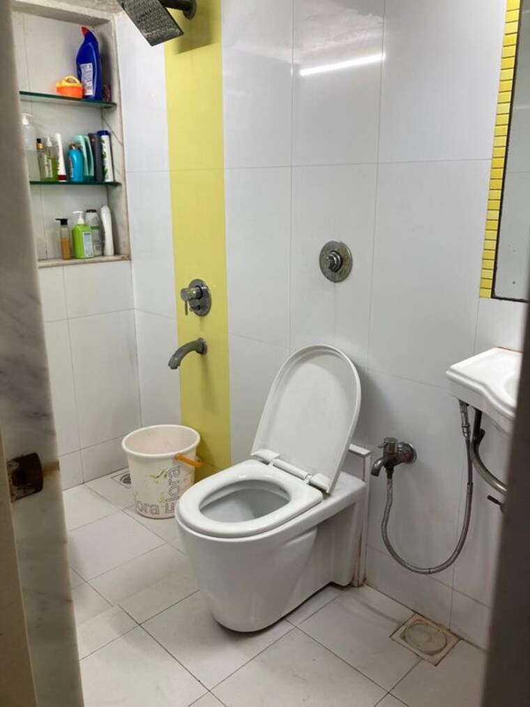 Bathroom, belscot-chs-ltd 3 Bedroom 1400 Sq.Ft. Apartment In Andheri West Mumbai 10137045