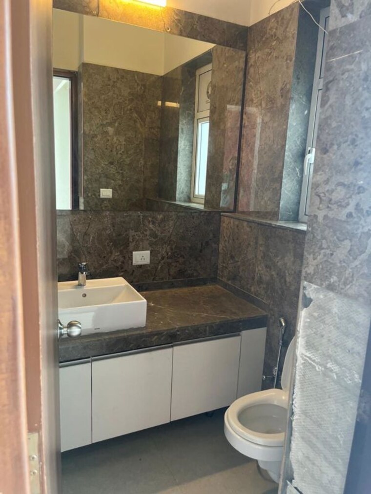 Washroom, l-t-crescent-bay-t2 3 Bedroom 1850 Sq.Ft. Apartment In Parel Mumbai 10137040