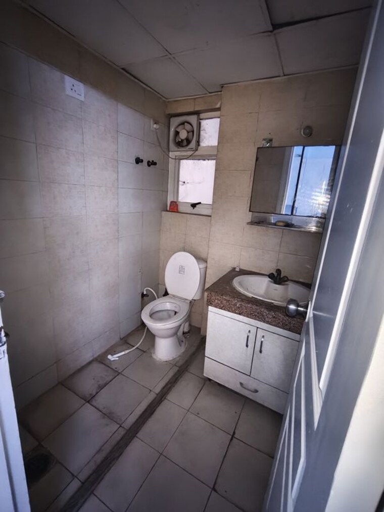 Bathroom, logix-blossom-county 3 Bedroom 1554 Sq.Ft. Apartment In Sector 137 Noida 10137049