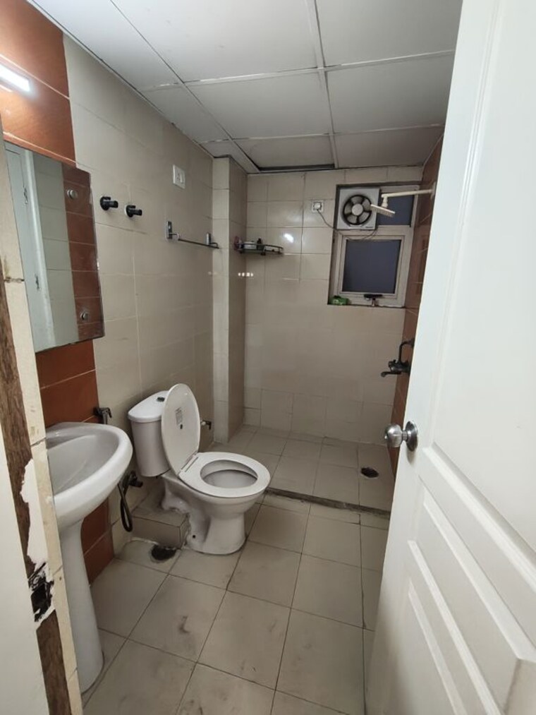 Bathroom, logix-blossom-county 3 Bedroom 1554 Sq.Ft. Apartment In Sector 137 Noida 10137049
