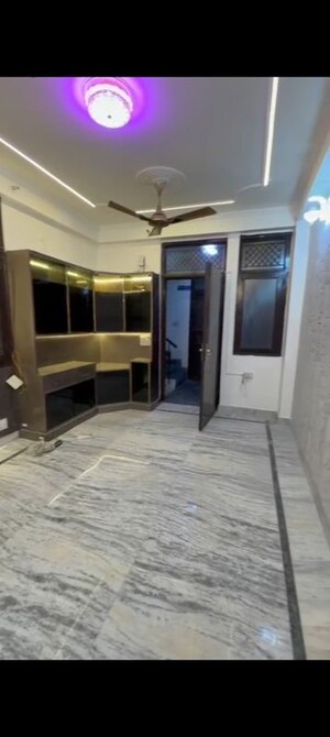 Parking in 1 BHK Builder Floor at Indrapuram – for Sale