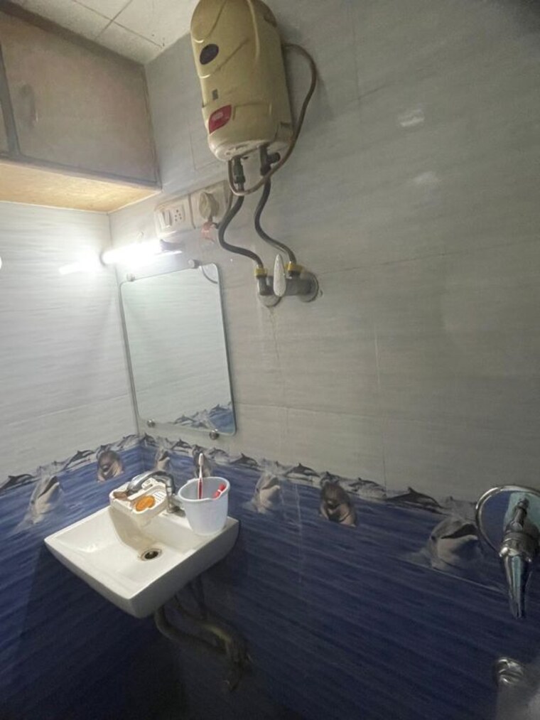 Bathroom, hill-view-tower 2 Bedroom 850 Sq.Ft. Apartment In Vikhroli West Mumbai 10137068