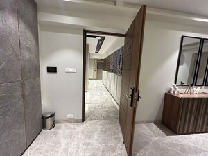 Room in 3 BHK Apartment at Peninsula Salsette 27, Byculla – for Sale