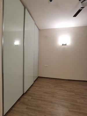 Room in 3.5 BHK Apartment at Ireo Victory Valley, Sector 67 – for Rent