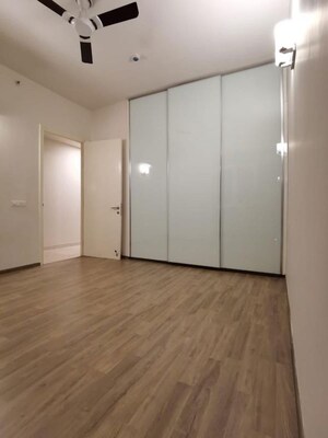 Room in 3.5 BHK Apartment at Ireo Victory Valley, Sector 67 – for Rent