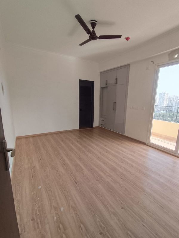 3 BHK Apartment For Rent in Amrapali Crystal Homes