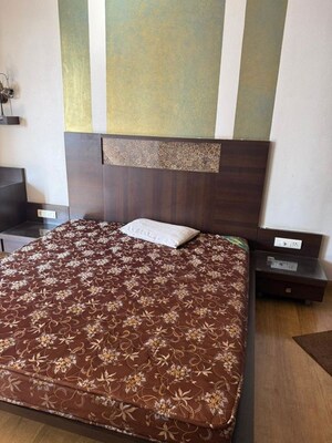 Bedroom in 2 BHK Apartment at Satellite Tower, Goregaon East – for Rent