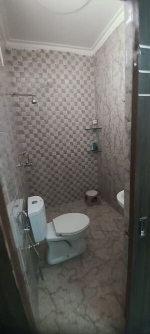 Bathroom in 1 BHK Builder Floor at Sector 47 – for Rent