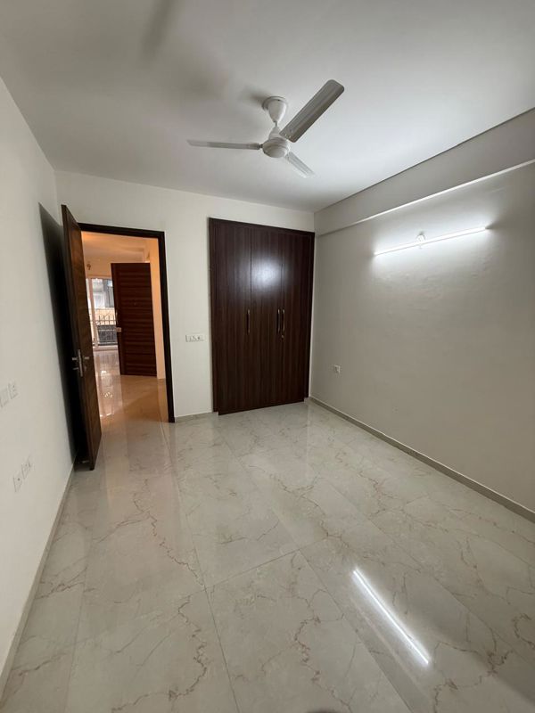 3.5 BHK + Servant Room,Study Room,Extra Room Apartment For Rent in Smart World Gems