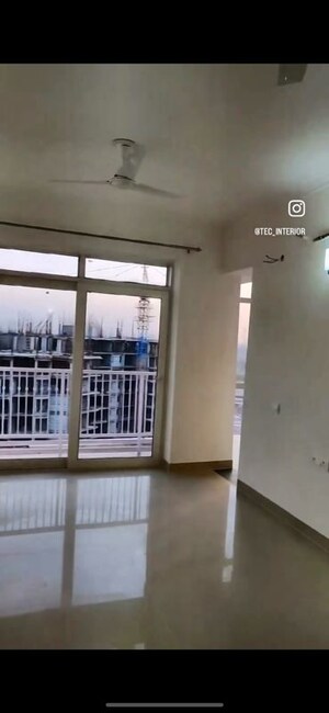 Room in 3 BHK Apartment at Jaypee Greens Pavilion Court, Sector 128 – for Rent