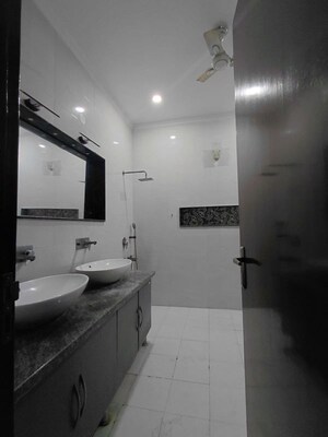 Kitchen in 3 BHK Independent House at Tulip Mall, Sector 46 – for Rent