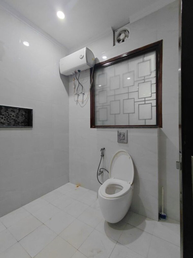 Bathroom, tulip-mall 3 Bedroom 300 Sq.Mt. Independent House In Sector 46 Noida 10137111