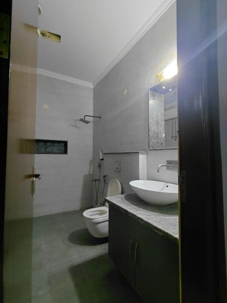 Bathroom, tulip-mall 3 Bedroom 300 Sq.Mt. Independent House In Sector 46 Noida 10137111