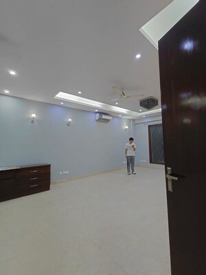 Furnished Amenities in 3 BHK Independent House at Tulip Mall, Sector 46 – for Rent