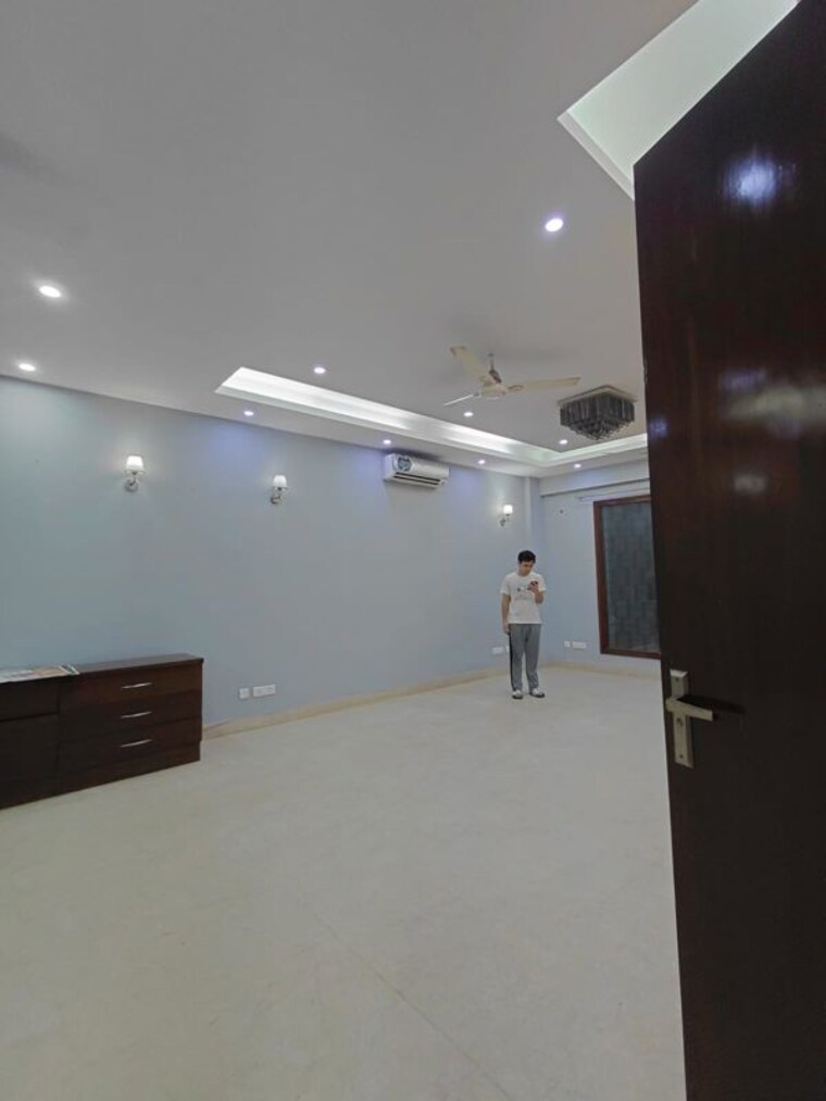 undefined, tulip-mall 3 Bedroom 300 Sq.Mt. Independent House In Sector 46 Noida 10137111