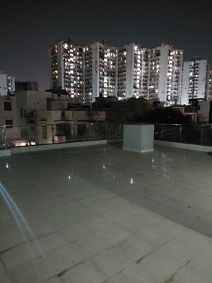 Parking in 3 BHK Independent House at Tulip Mall, Sector 46 – for Rent
