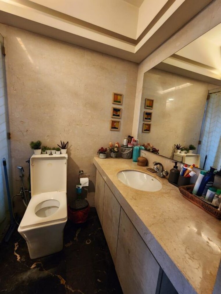 Washroom, peninsula-ashok-towers 3 Bedroom 1479 Sq.Ft. Apartment In Parel Mumbai 10137127