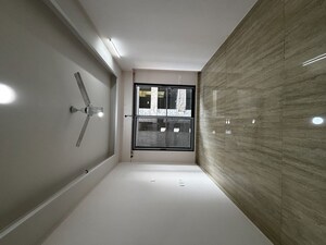 Room in 2 BHK Apartment at Dindoshi – for Rent