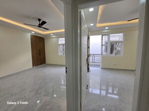 Room in 2 BHK Apartment at Palm Residency Chhatarpur, Chattarpur – for Rent
