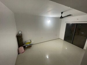 Room in 3 BHK Apartment at Rohan Abhilasha Building D, Wagholi – for Rent