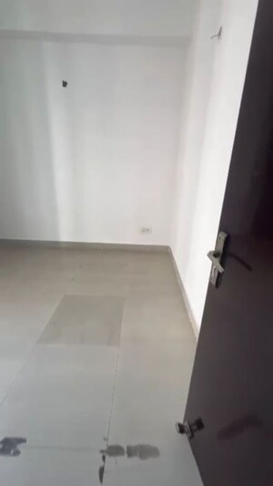 Room in 2 BHK Apartment at Supertech Livingston, Sain Vihar – for Sale