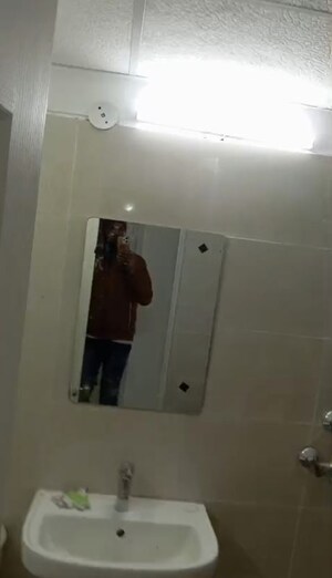 Furnished Amenities in 2.5 BHK Apartment at RG Luxury Homes, Sector 16b Greater Noida – for Rent