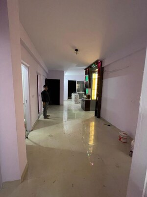 Room in 4 BHK Builder Floor at BPTP Parkland Pride, Sector 77 – for Rent