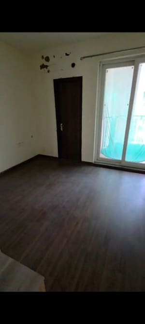 Room in 3 BHK Apartment at BPTP Discovery Park, Sector 80 – for Rent