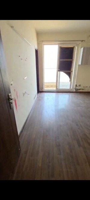 Room in 3 BHK Apartment at BPTP Discovery Park, Sector 80 – for Rent