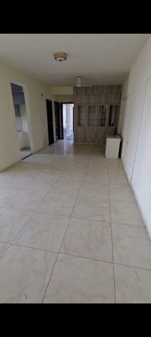 Room in 3 BHK Apartment at BPTP Discovery Park, Sector 80 – for Rent