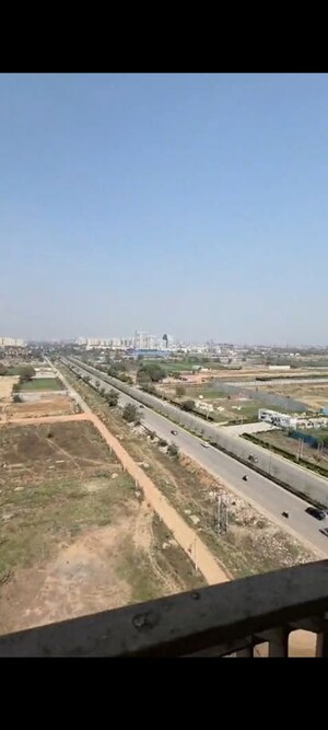 Master Bedroom in 3 BHK Apartment at BPTP Discovery Park, Sector 80 – for Rent