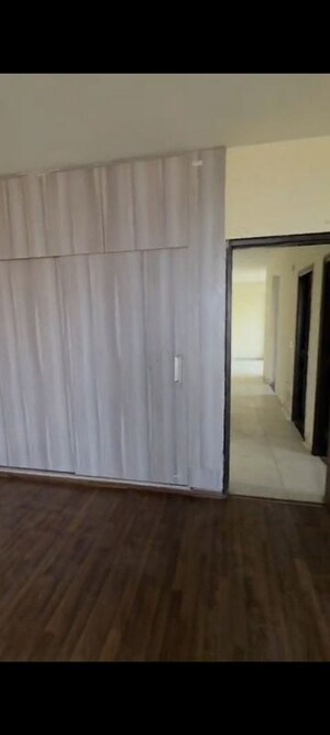 Room in 3 BHK Apartment at BPTP Discovery Park, Sector 80 – for Rent