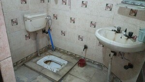 Bathroom in 3 BHK Builder Floor at Vaishali Sector 4 – for Rent