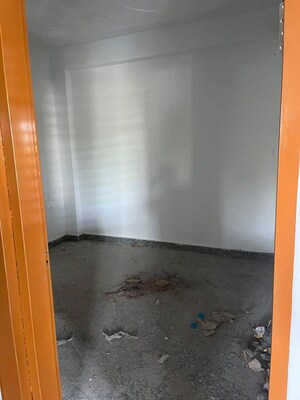 Room in 3 BHK Builder Floor at Sector 9 – for Rent