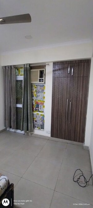 Room in 3 BHK Apartment at Gaur City 2 - 11th Avenue, Sector 16c Greater Noida – for Rent